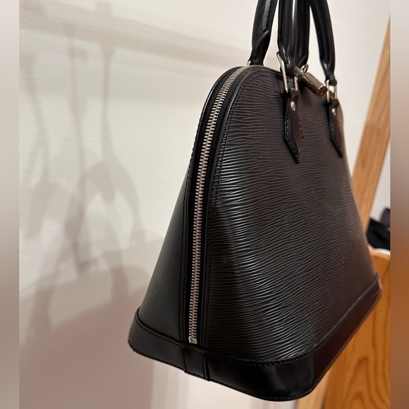 Authentic LOUIS VUITTON Epi Alma PM Leather Luxury Handle Black Bags Handbags - Picture 5 of 16